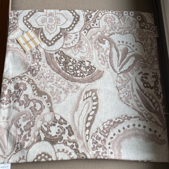 Bombay Other - Pillow Cover Linen Look NEW